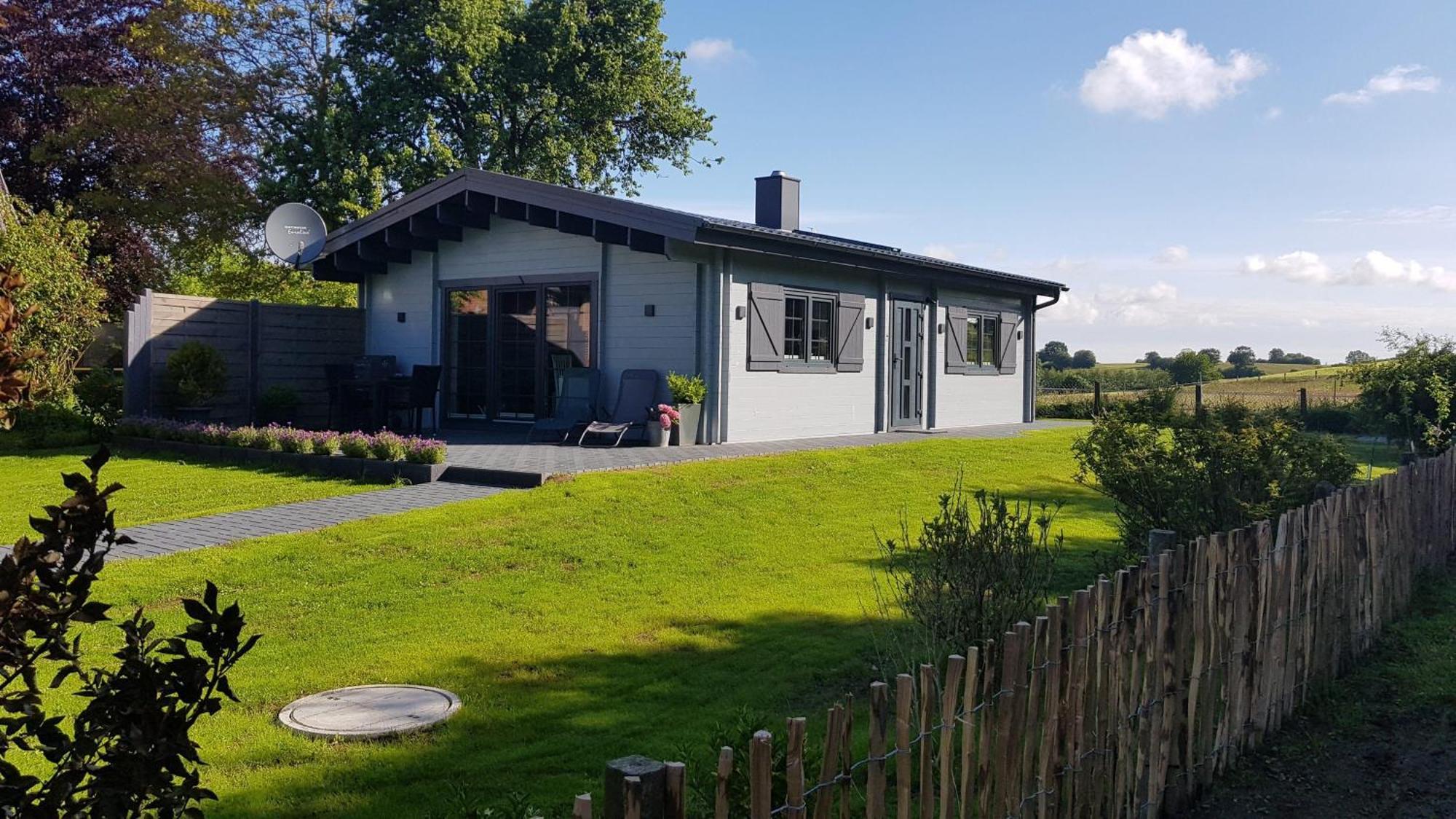 Idyllisches-Blockbohlenhaus-Mit-Eigenem-Garten-Und-Sauna-Zum-Wohlfuehlen Martensrade Exteriér fotografie